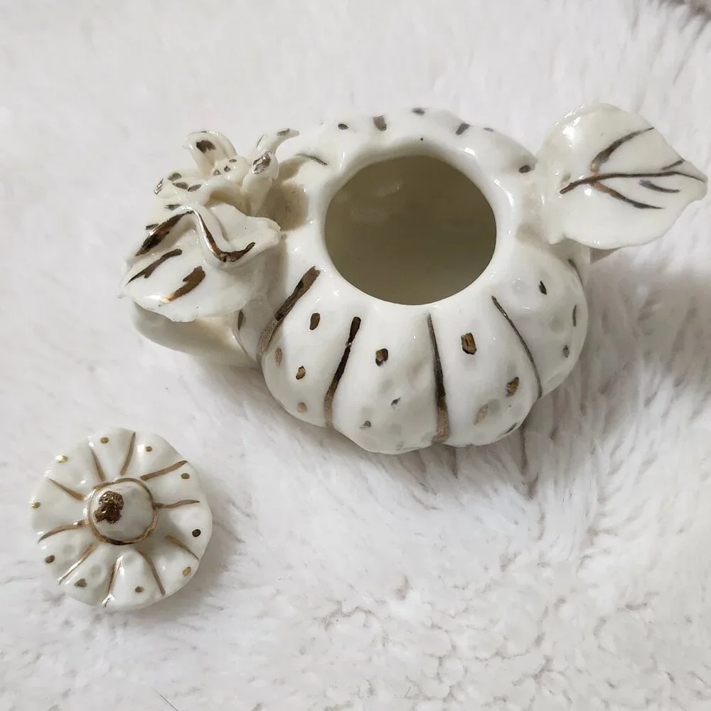 Ceramic, Mini Tea Set, Tea Pot, Sugar Bowl, Cream and two Cups, two have lids. - Picture 3 of 6